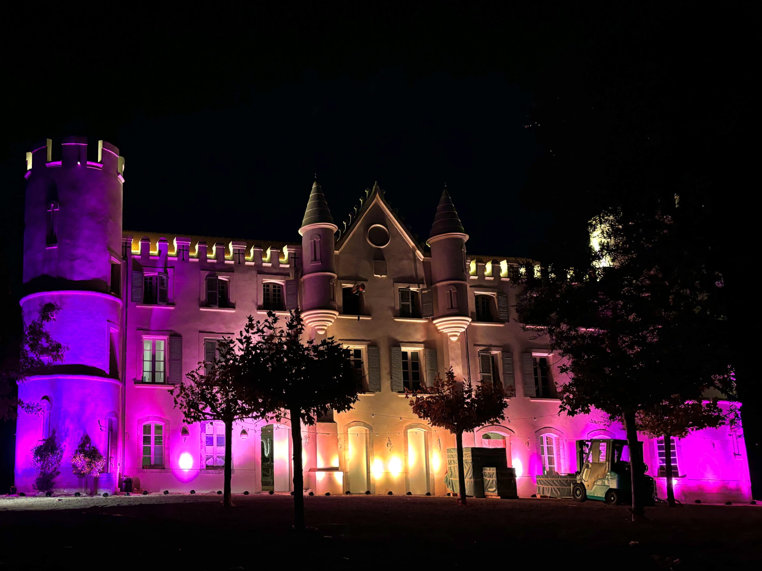 Façade du Château Carqueiranne illuminé pour l'événement Cocktail & Lumières.