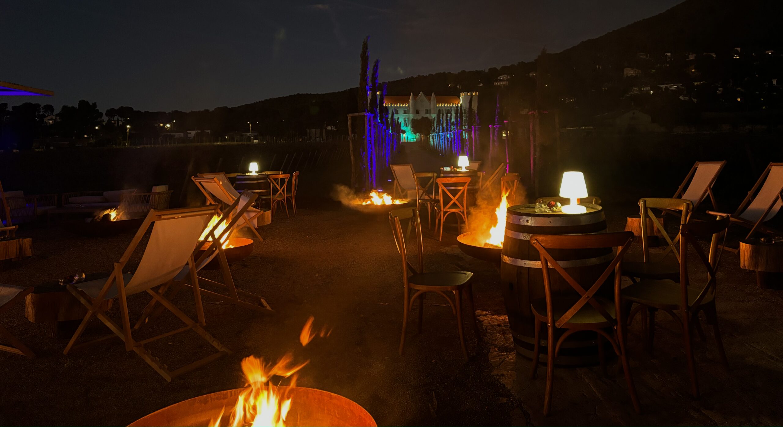 Braseros, pendant l'événement Cocktail & Lumières au Château Carqueiranne.